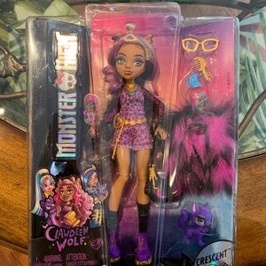 Monster High Clawdeen Wolf in Purple and Black Ensemble